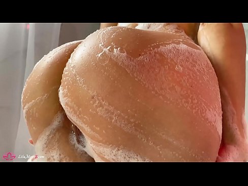 ❤️ Brunetta masturba la figa con il vibratore fino ad un intenso orgasmo sotto la doccia ❤️ Video di sesso di qualità al it.tubsexercom.ru ❌